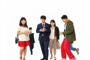 《周五不下班》封面：办公室格子间里亮着的一盏台灯